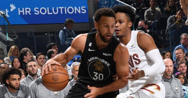  库里单节21分引爆全场勇士主场力克太阳