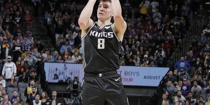  福克斯压哨抛投完成准绝杀，国王主场险胜太阳